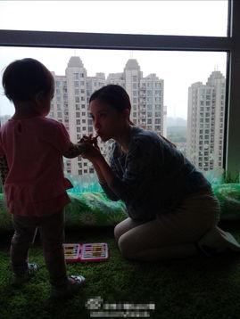 李小璐短裙丝袜诱惑,李小璐短裙丝袜演绎性感诱惑