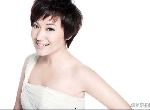 周艳泓的现在老公是谁呀,幸福生活背后的神秘人物