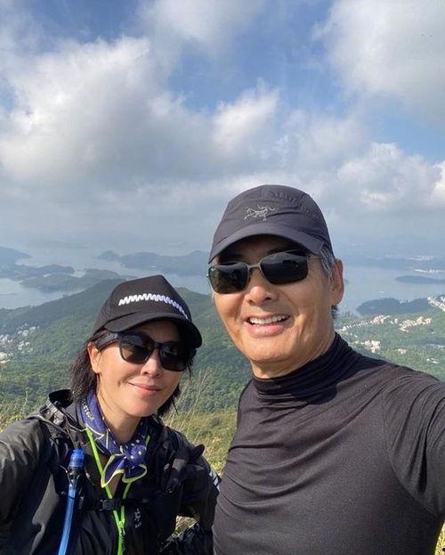 明星户外登山照片,明星户外登山风采瞬间