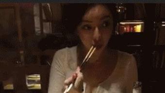 丝袜小姐姐动态图片,一瞥小姐姐的时尚风采